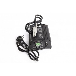 Зарядное устройство для тяговых свинцово-кислотных аккумуляторов Rutrike 24V10A